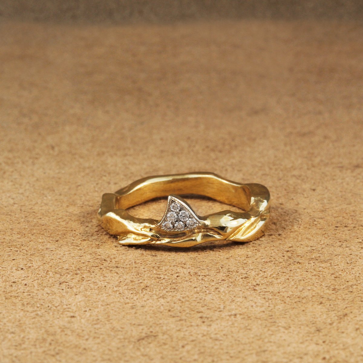 Shark-Fin Ring With Diamonds, 14k