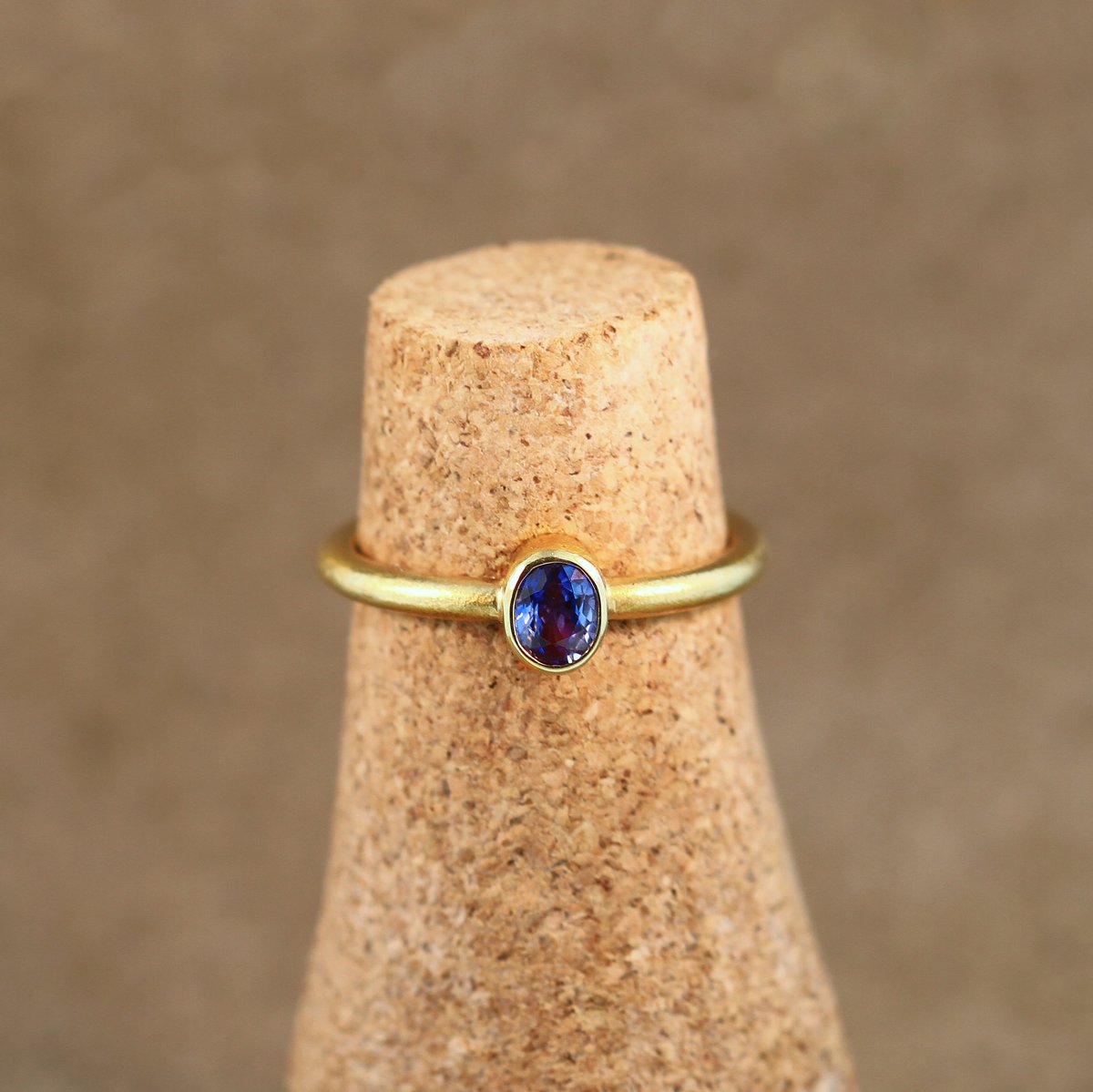 Minima Series, Oval Blue Sapphire, 14k