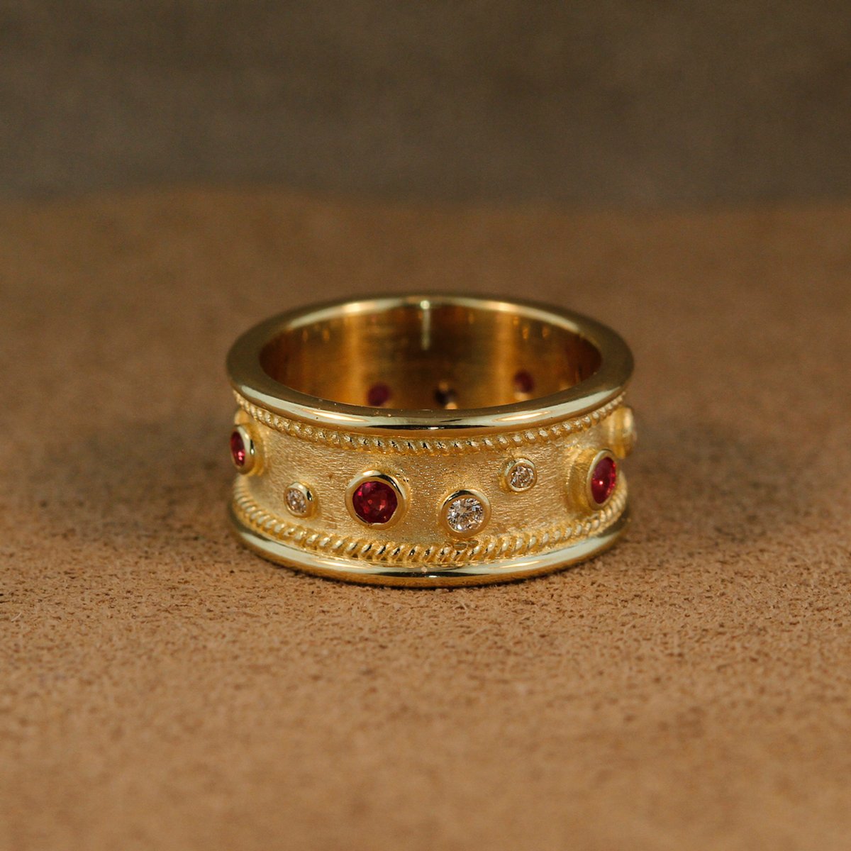 Etruscafetti 14K Yellow Gold Diamond and Ruby Band