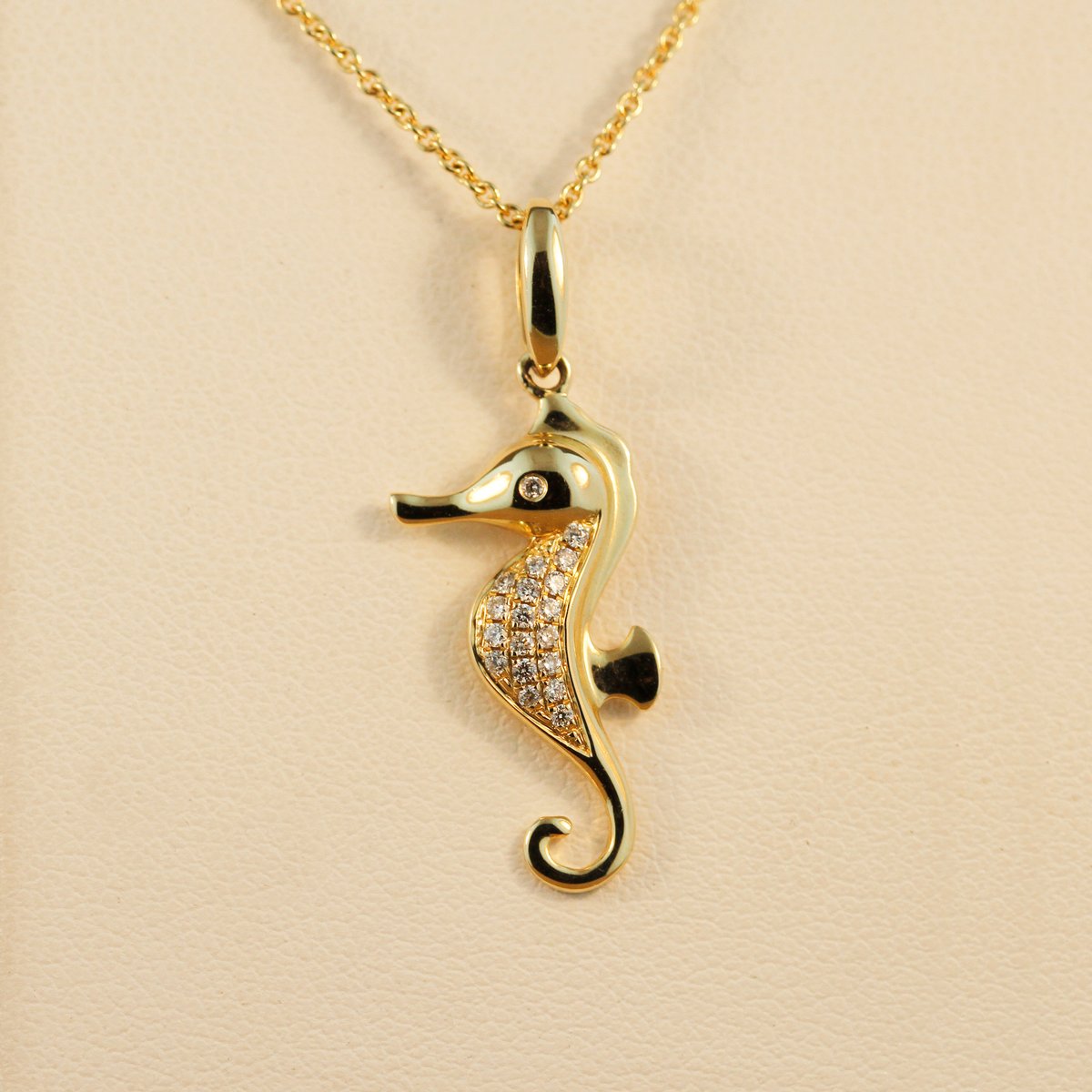 Seahorse Pendant 