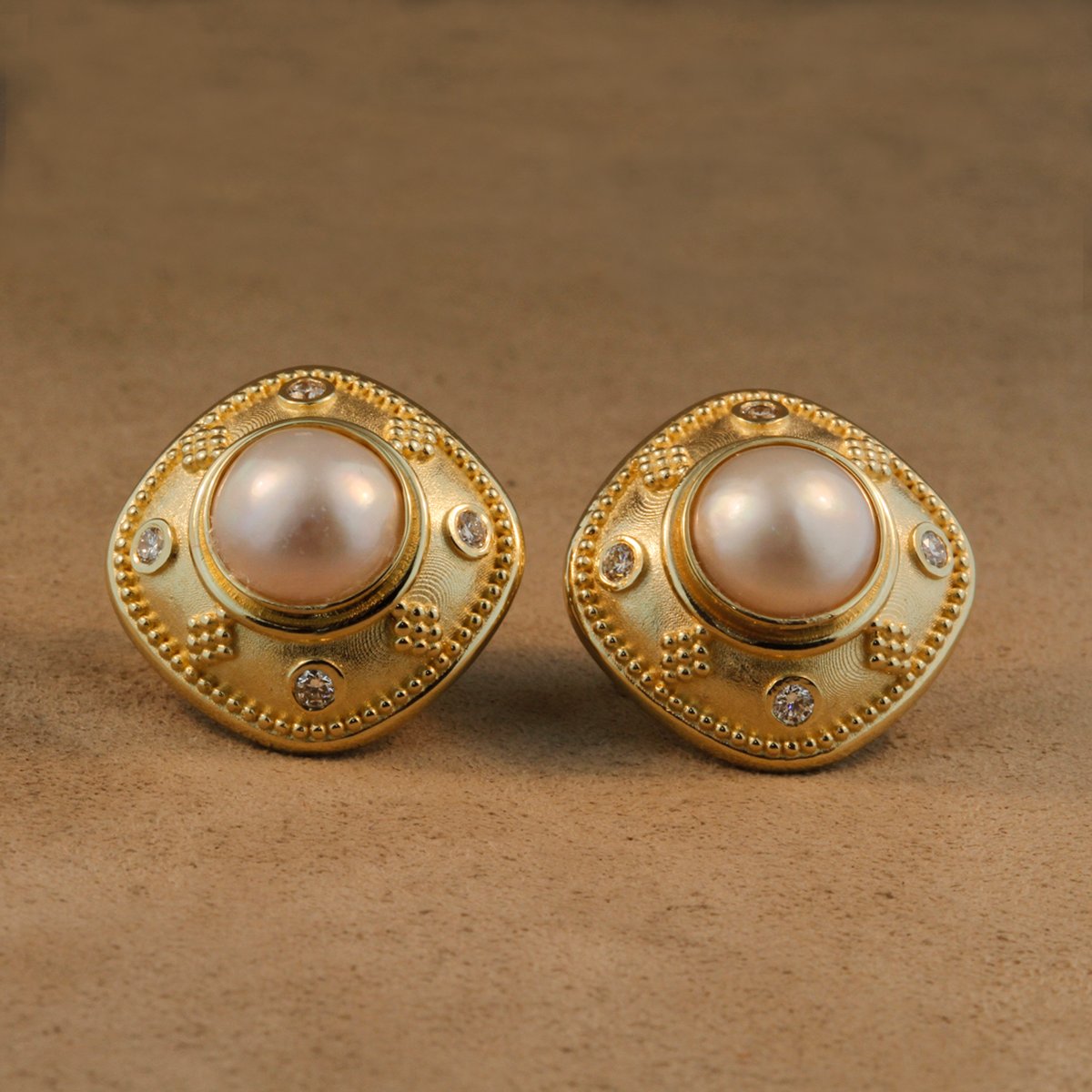 Venice Earrings in Pearl and Diamonds